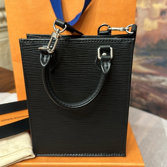 Authentic Louis Vuitton P. Sac Plat Epi Noir - Picture 6 of 17